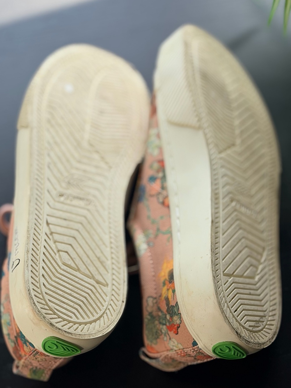 Cariuma Womens VGM OCA Low Jubilee 50 Sneaker US 6 Pink Canvas Flower Print - Picture 8 of 8